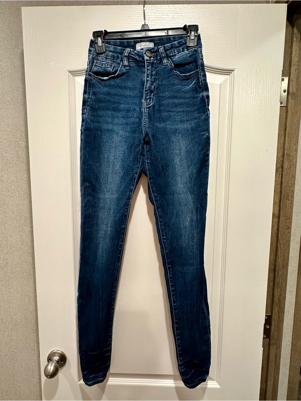 KanCan - Kurvy Ultra High Rise Skinny Jeans - Great condition!